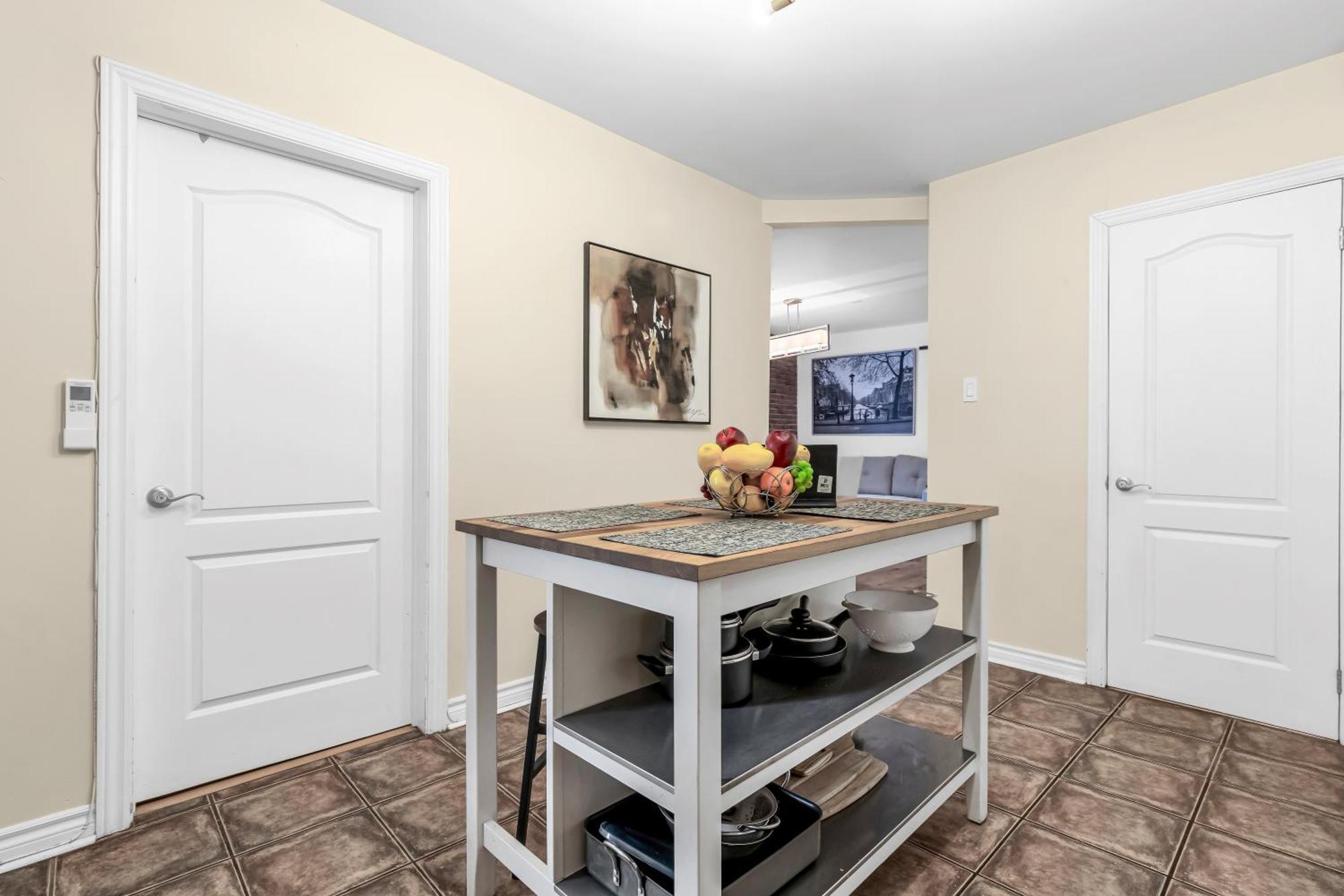 Beautiful 3-Bedrooms In Heart Of Plateau Mont-Royal Монреаль Экстерьер фото